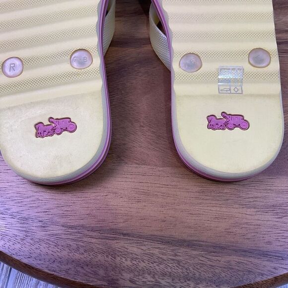 Coach X Disney Minnie Mouse Navy Blue Floral Thong Flip Flops Sandals Women's 7B - Picture 9 of 9